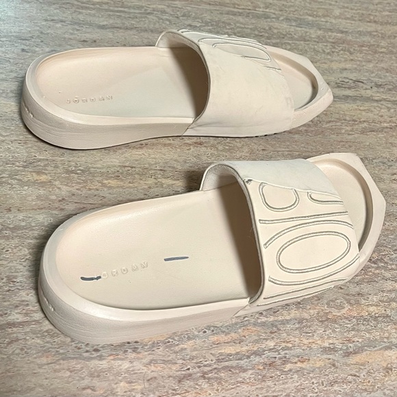 Jordan slides - Picture 3 of 16